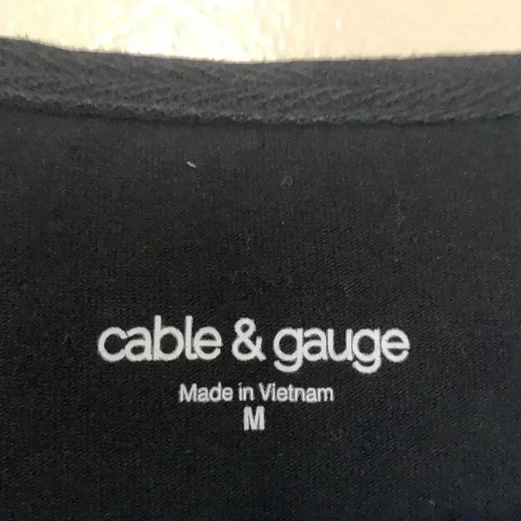 Cable & Gauge soft, stretchy, fitted black T-shirt w short sleeves - Picture 4 of 6